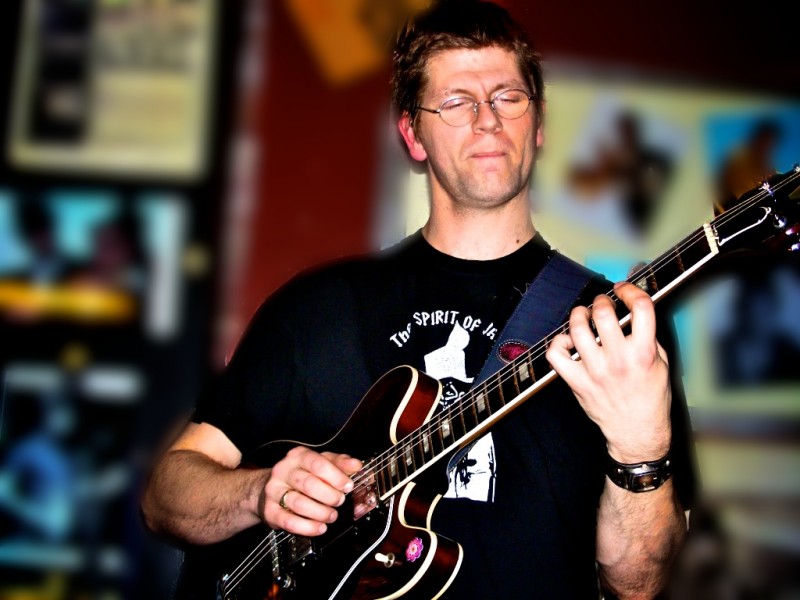 Tom Vernon Guitarist live at the Galleon in Blackpool